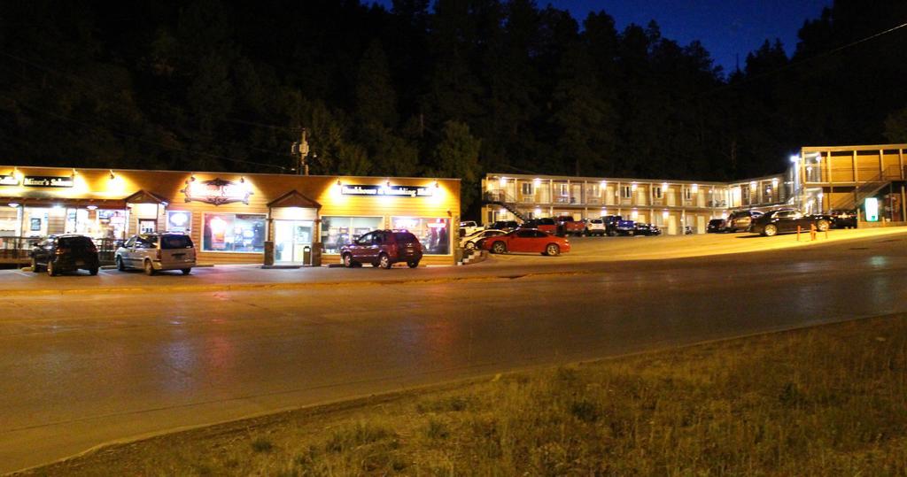 Deadwood Station Bunkhouse And Gambling Hall Motel Buitenkant foto